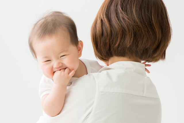 出産後の育児で背中がつらい